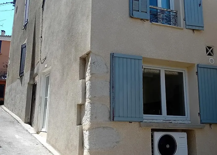 Hosted By Francoise Feriehus *